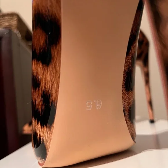 NWT COLETER Leopard heels - Picture 6 of 11